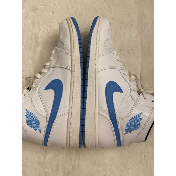 Air Jordan 1 Mid main image 12